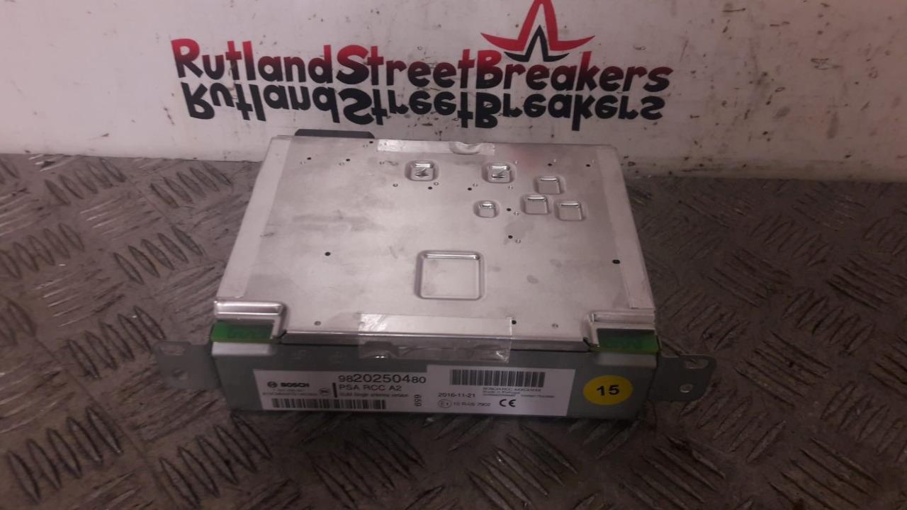 CITROEN-DISPATCH-PEUGEOT-EXPERT-RADIO-STEREO-HEAD-UNIT-9820250480-2016-TO-2022-144574252720 CITROEN DISPATCH / PEUGEOT EXPERT RADIO STEREO HEAD UNIT 9820250480 2016 TO 2022 - Image 1