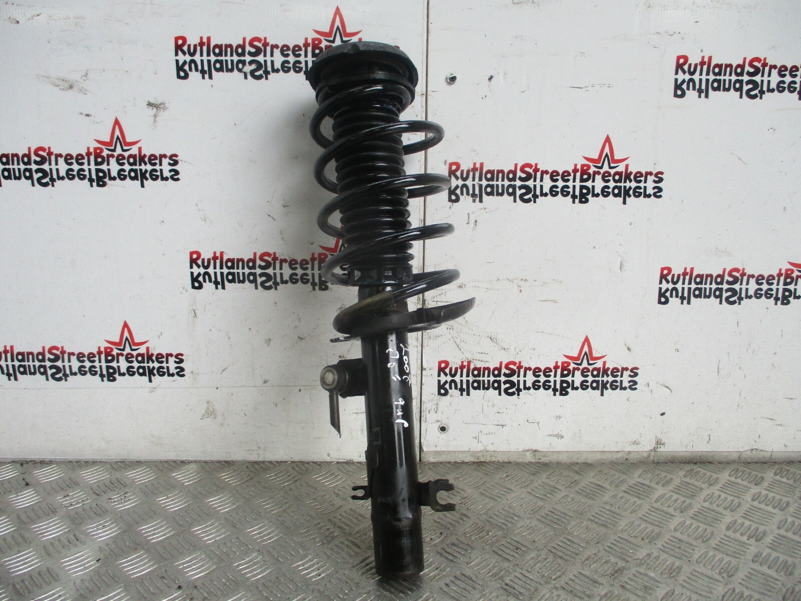 PEUGEOT-2008-16-DIESEL-9HP-DRIVER-SIDE-FRONT-SUSPENSION-LEG-2013-TO-2019-136794908050 PEUGEOT 2008 1.6 DIESEL 9HP DRIVER SIDE FRONT SUSPENSION LEG 2013 TO 2019 - Image 1