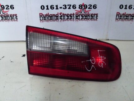 RENAULT LAGUNA NEARSIDE / PASSENGER SIDE REAR TAIL LIGHT UNIT CLUSTER 2001 2003
