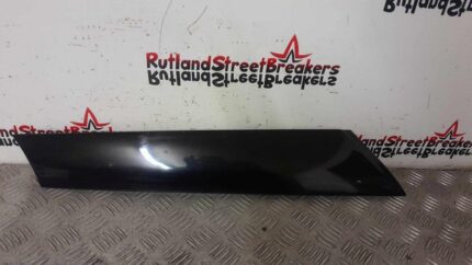 MINI CLUBMAN R55 PASSENGER SIDE WINDSCREEN TRIM IN BLACK 2006 TO 2012