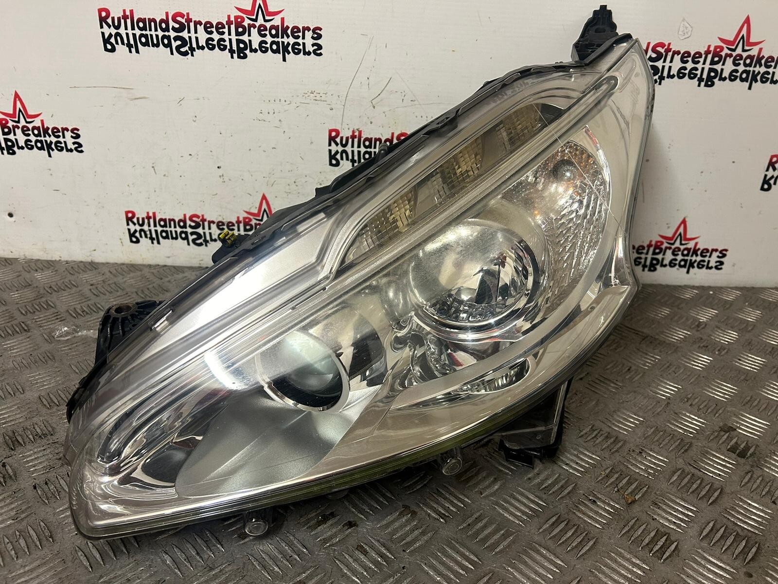 PEUGEOT-208-PASSENGER-SIDE-HEADLIGHT-2012-TO-2019-9802221580-147090476361 PEUGEOT 208 PASSENGER SIDE HEADLIGHT 2012 TO 2019 9802221580 - Image 1