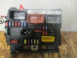 PEUGEOT / CITROEN  UNDER BONNET FUSE BOX / BSM MODULE 9667199780 - Image 3