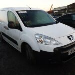 PEUGEOT PARTNER CRC 1.6 9HX IN BANQUISE WHITE EWP BREAKING WHEEL BOLTS