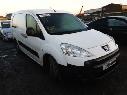 PEUGEOT PARTNER CRC 1.6 9HX IN BANQUISE WHITE EWP BREAKING WHEEL BOLTS