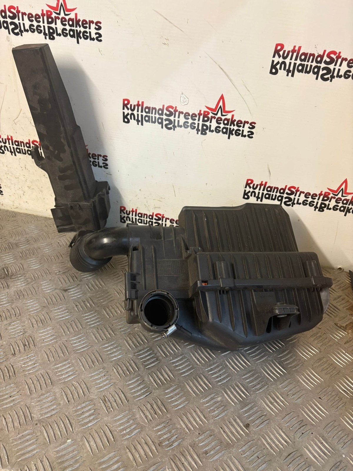 PEUGEOT-208-AIRFILTER-BOX-12-PETROL-HMZ-YEARS-2012-TO-2018-147168440042 PEUGEOT 208 AIRFILTER BOX 1.2 PETROL HMZ YEARS 2012 TO 2018 - Image 1