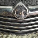 RENAULT TRAFIC / VAUXHALL VIVARO FRONT RADIATOR GRILLE BLACK/SILVER 2014 to 2019 - Image 4