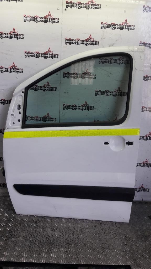 DISPATCH-EXPERT-SCUDO-PASSENGER-SIDE-DOOR-IN-BANQUISE-WHITE-EWP-2007-TO-2016-146500070043 DISPATCH / EXPERT / SCUDO PASSENGER SIDE DOOR IN BANQUISE WHITE EWP 2007 TO 2016 - Image 1