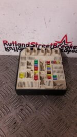 RENAULT MEGANE MK3 K4M858 UNDER BONNET FUSEBOX / BSM MODULE 284B68372R