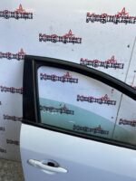 RENAULT MEGANE MK3 ESTATE DRIVER SIDE FRONT DOOR IN WHITE OV369 2009 TO 2016 - Image 5