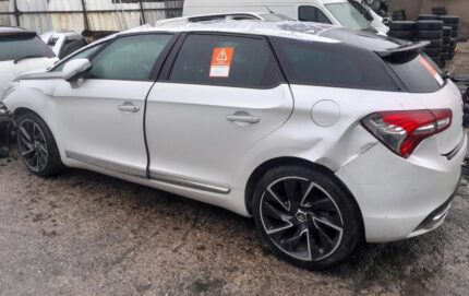 CITROEN DS5 5 DOOR IN PEARLESCENT WHITE KWE BREAKING SET OF WHEEL BOLTS
