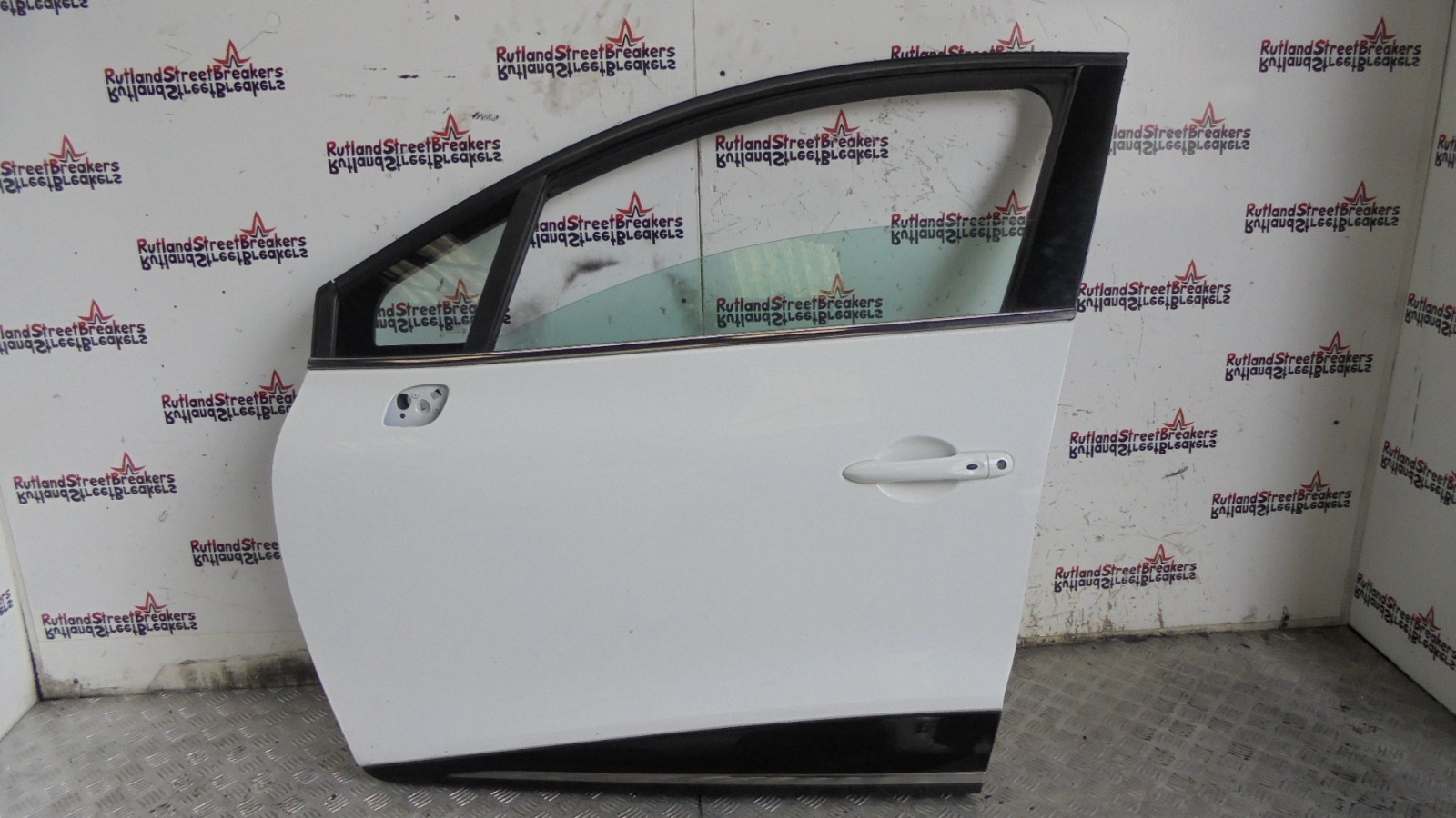 RENAULT-CLIO-MK4-DOOR-PASSENGER-SIDE-FRONT-WHITE-OV369-5-DOOR-2013-TO-2019-136523869885 RENAULT CLIO MK4 DOOR PASSENGER SIDE FRONT WHITE OV369 5 DOOR 2013 TO 2019 - Image 1