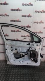 RENAULT CLIO MK4 PASSENGER SIDE FRONT DOOR IN WHITE OV369 2013 TO 2019 - Image 10