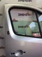 RENAULT TRAFIC / VAUXHALL VIVARO DRIVER SIDE FRONT DOOR IN SILVER 2014 TO 2019 - Image 4