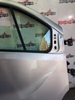 RENAULT TRAFIC / VAUXHALL VIVARO DRIVER SIDE FRONT DOOR IN SILVER 2014 TO 2019 - Image 6