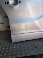 RENAULT TRAFIC / VAUXHALL VIVARO DRIVER SIDE FRONT DOOR IN SILVER 2014 TO 2019 - Image 8