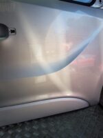 RENAULT TRAFIC / VAUXHALL VIVARO DRIVER SIDE FRONT DOOR IN SILVER 2014 TO 2019 - Image 9