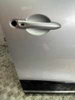 RENAULT CLIO MK4 DRIVER SIDE FRONT DOOR SILVER TED69 2013 TO 2019 - Image 7
