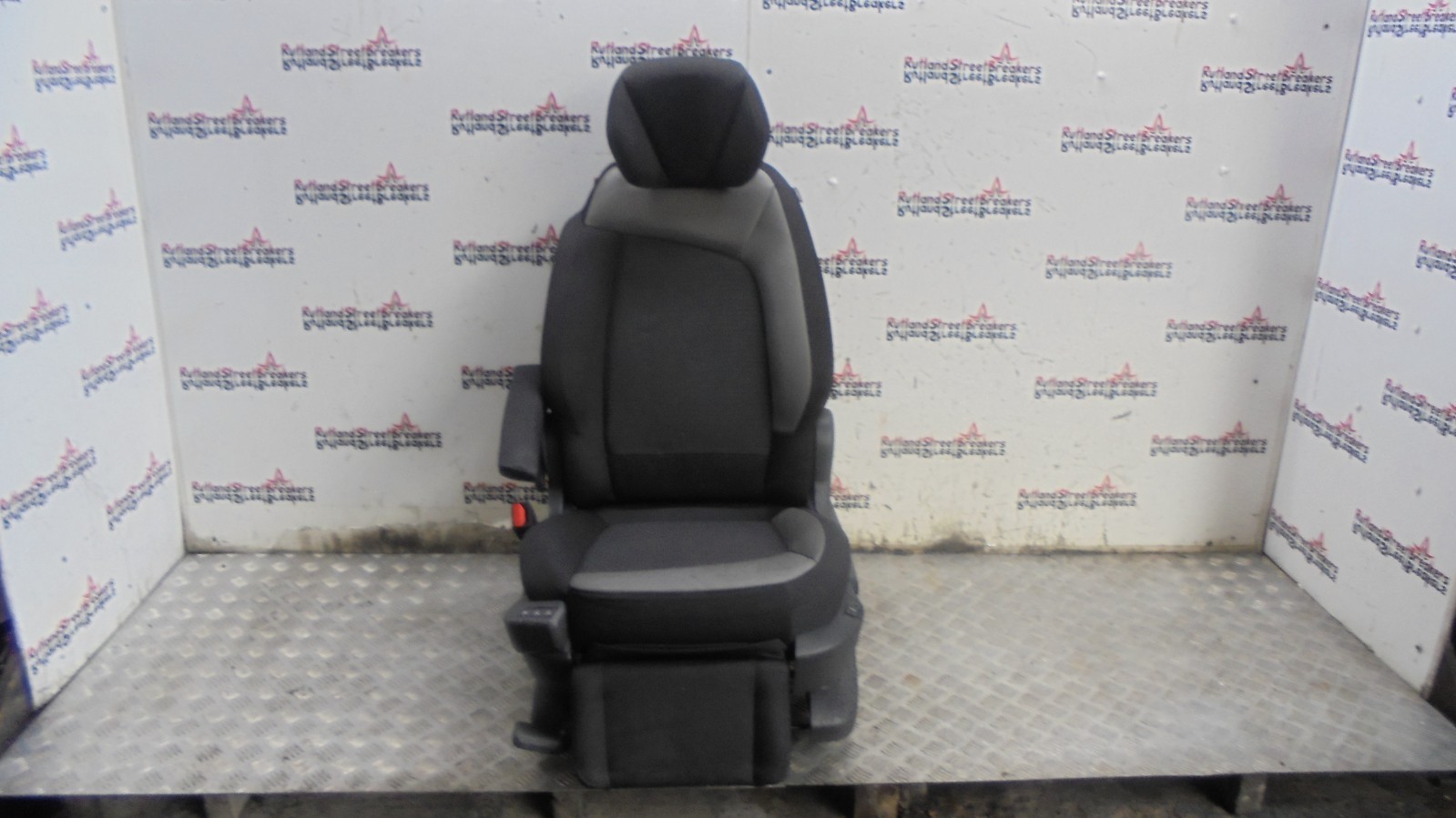 CITROEN-C4-GRAND-PICASSO-SEAT-PASSENGER-SIDE-FRONT-IN-BLACK-GREY-2014-TO-2022-147026572038 CITROEN C4 GRAND PICASSO SEAT PASSENGER SIDE FRONT IN BLACK / GREY 2014 TO 2022 - Image 1