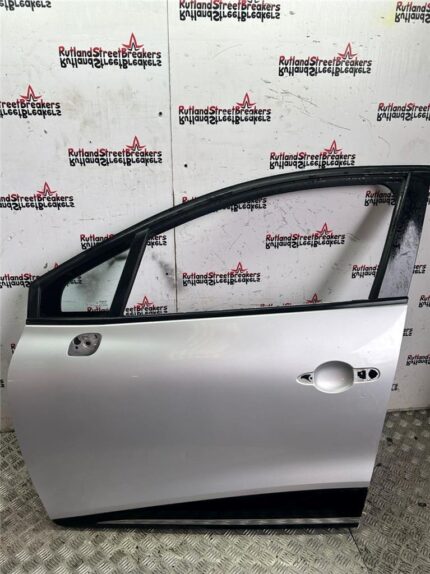 RENAULT CLIO MK4 PASSENGER SIDE FRONT DOOR IN SILVER TED69 2013 TO 2019