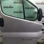 RENAULT TRAFIC / VAUXHALL VIVARO DRIVER SIDE FRONT DOOR IN SILVER 2010 TO 2014 - Image 4